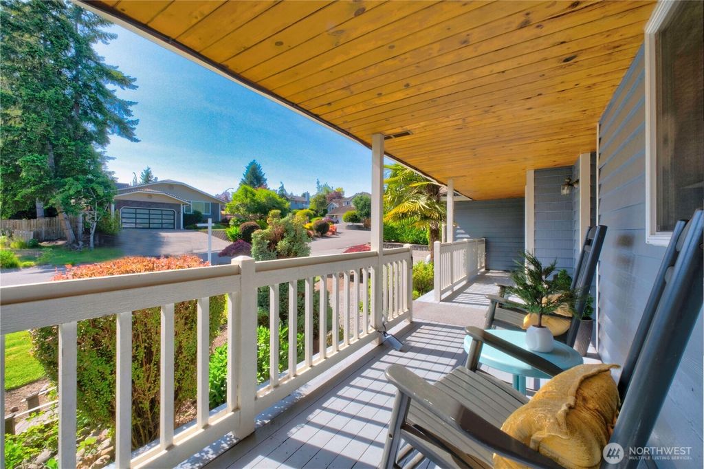 Photo of 13915 23rd Drive SE, Mill Creek, WA 98012 (MLS # 2370110)