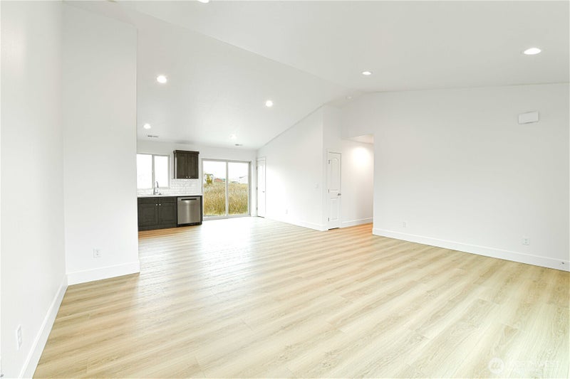 326 N Sandy Loop