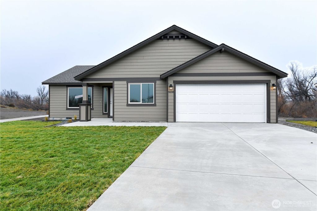 Photo of 326 N Sandy Loop, Moses Lake, WA 98837 (MLS # 2530880)