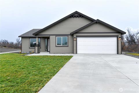 Photo of 326 N Sandy Loop, Moses Lake, WA 98837 (MLS # 2530880)