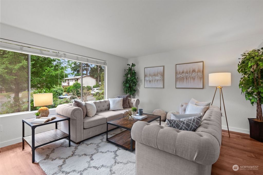 Photo of 12014 NE 138th Place, Kirkland, WA 98034 (MLS # 2203295)