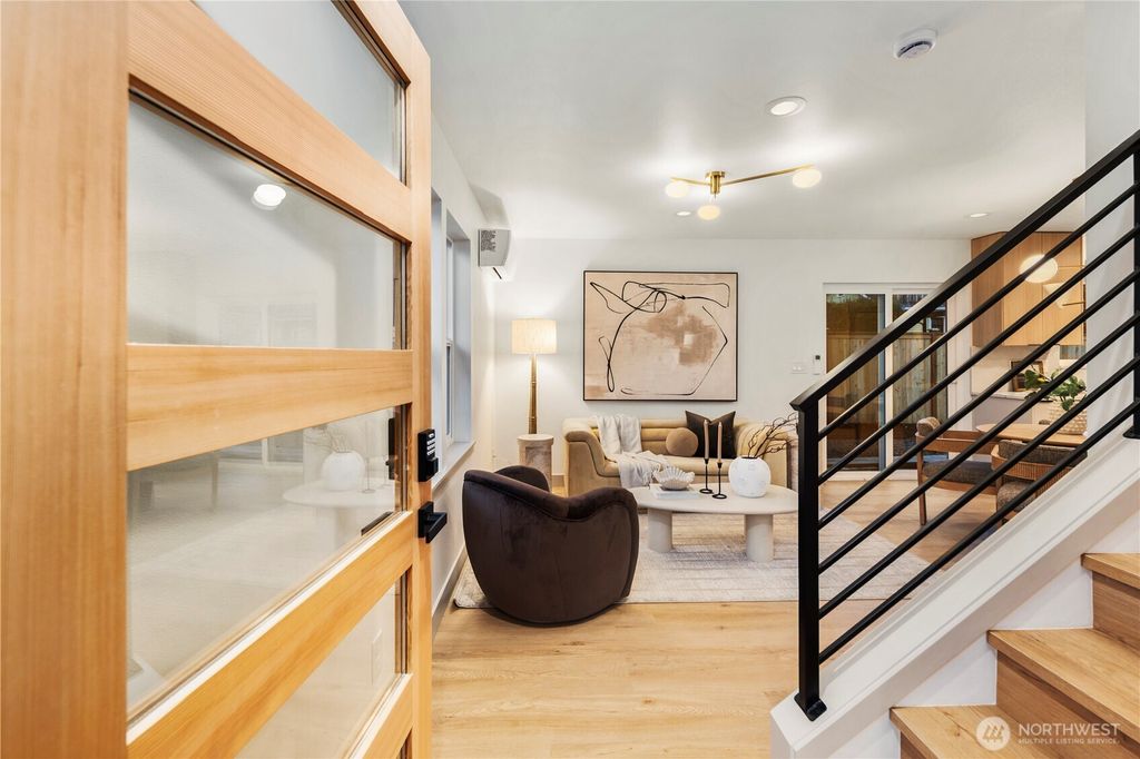 Photo of 815 26th Avenue #B, Seattle, WA 98122 (MLS # 2466388)