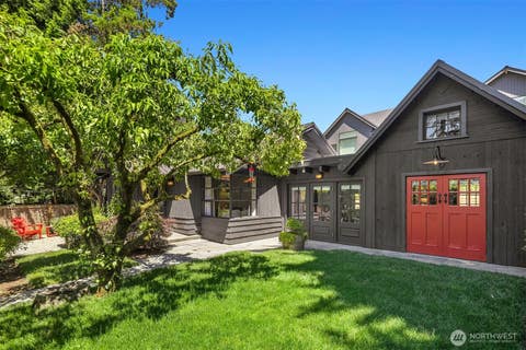 Photo of 1426 37th Avenue E, Seattle, WA 98112 (MLS # 2543958)