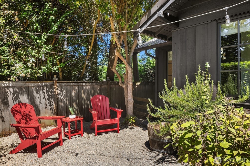 Photo of 1426 37th Avenue E, Seattle, WA 98112 (MLS # 2543958)