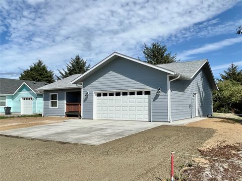 Photo of 382 S Wynoochee Drive SW, Ocean Shores, WA 98569 (MLS # 2433478)