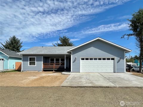 Photo of 382 S Wynoochee Drive SW, Ocean Shores, WA 98569 (MLS # 2433478)