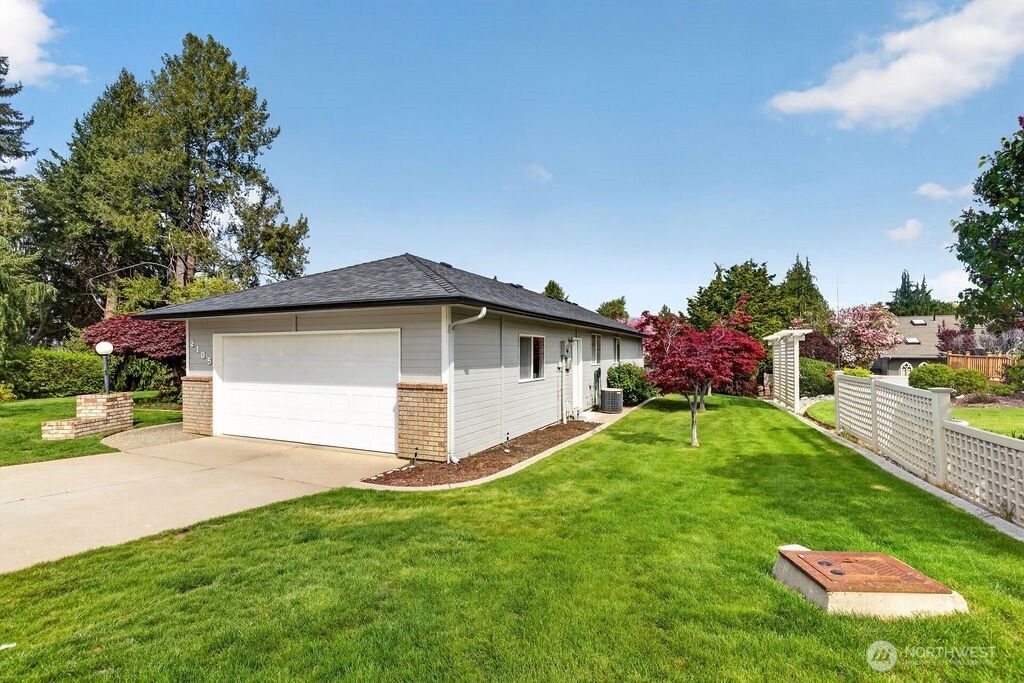 Photo of 2105 Sutton Place, Wenatchee, WA 98801 (MLS # 2513510)