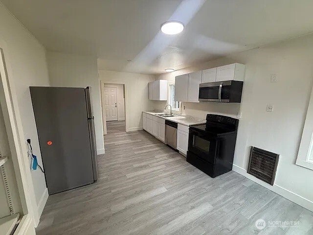 Photo of 4140 Poplar Way, Longview, WA 98632 (MLS # 2574493)
