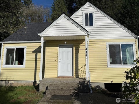 Photo of 4140 Poplar Way, Longview, WA 98632 (MLS # 2574493)