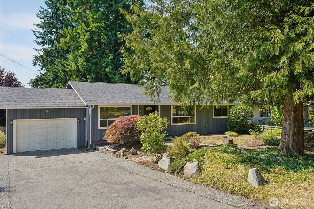 Photo of 15335 81st Avenue NE, Kenmore, WA 98028 (MLS # 2421507)