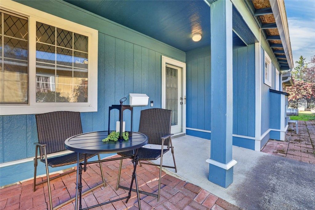 Photo of 303 105th Street E, Tacoma, WA 98445 (MLS # 2597567)