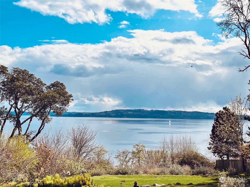 Photo of 1667 SW 176th Street, Normandy Park, WA 98166 (MLS # 2229638)