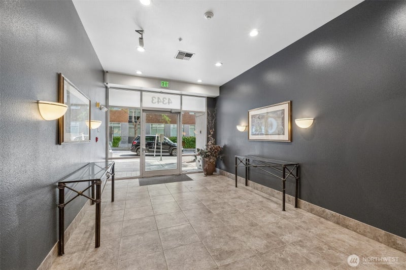 4343 Roosevelt Way NE 608