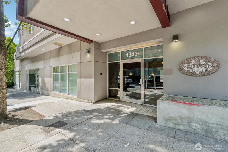 4343 Roosevelt Way NE 608