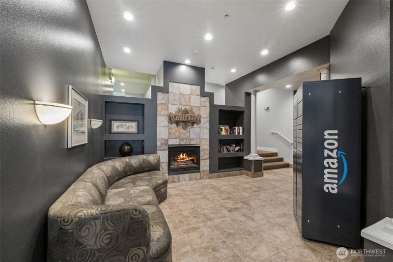 4343 Roosevelt Way NE 608