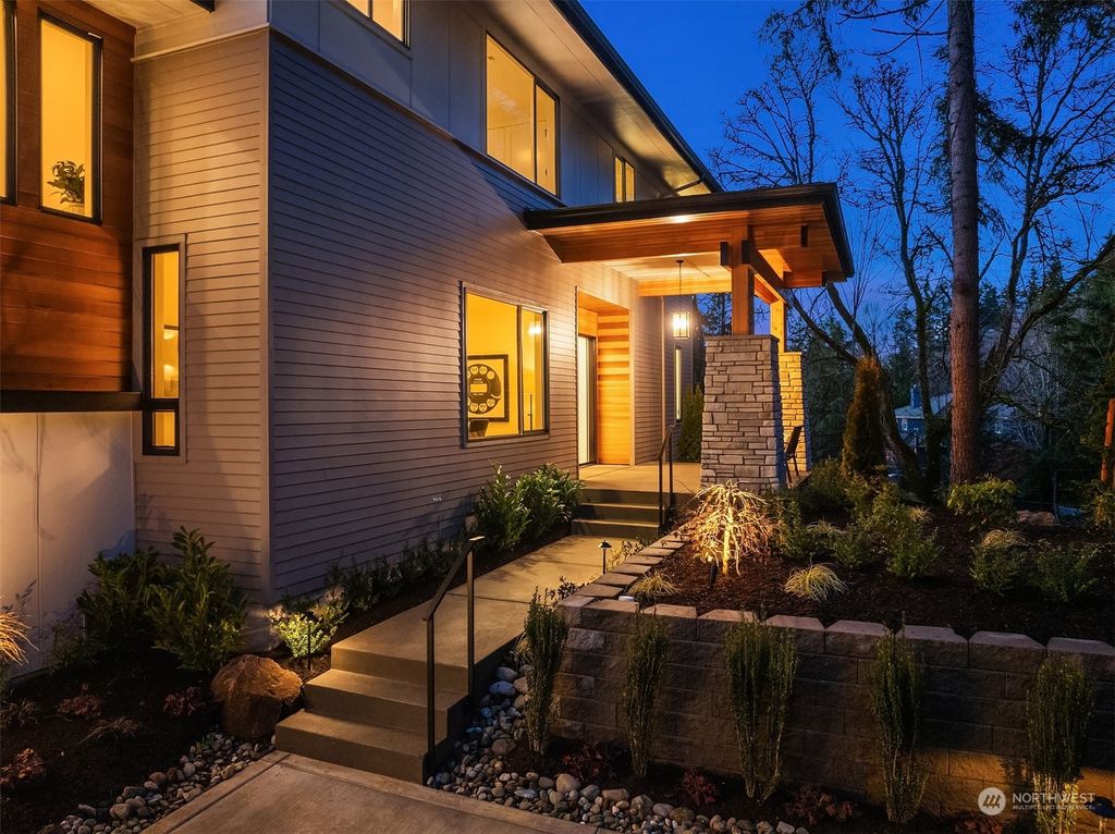 Photo of 6425 NE 130th Place, Kirkland, WA 98034 (MLS # 2321321)