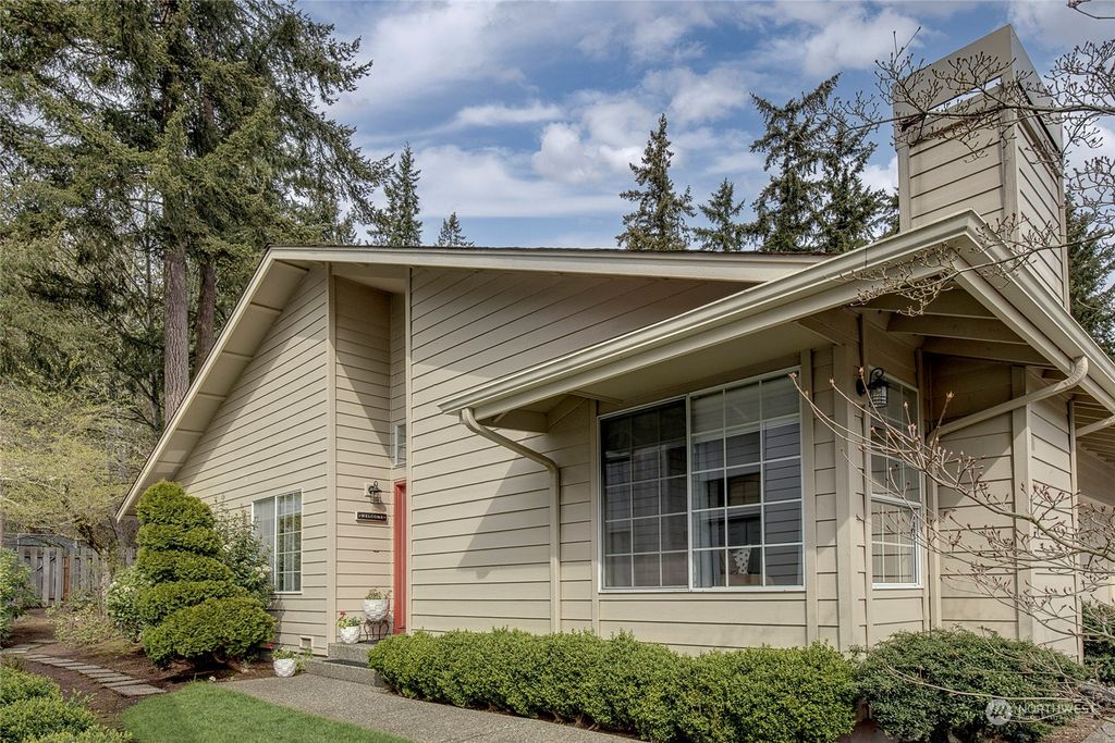 Photo of 16165 SE 33rd Circle, Bellevue, WA 98008 (MLS # 2220260)