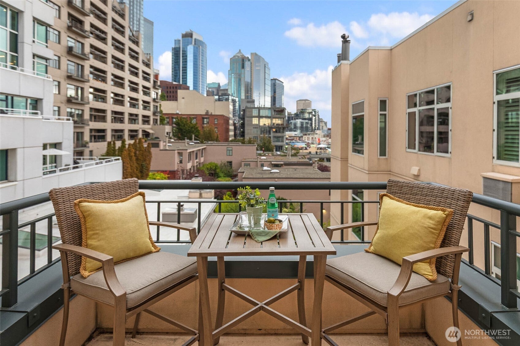 2030 Western Avenue 713