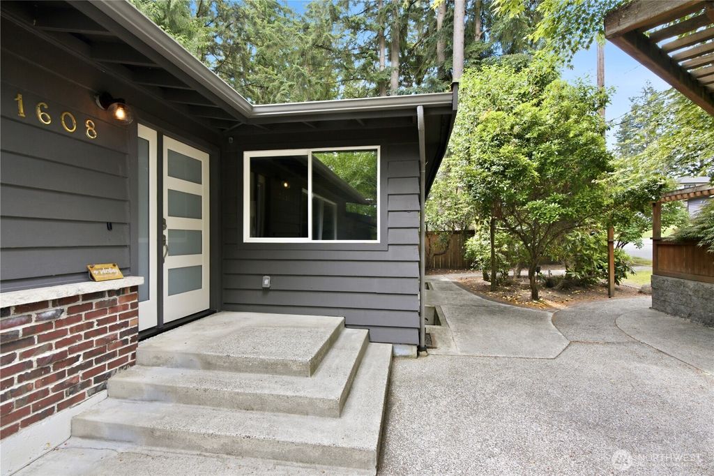 Photo of 1608 151st Avenue SE, Bellevue, WA 98007 (MLS # 2536244)