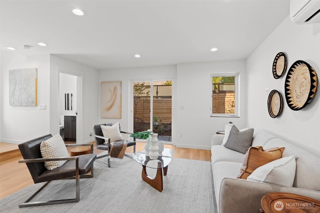 Photo of 2212 Broadway E, Seattle, WA 98102 (MLS # 2445089)