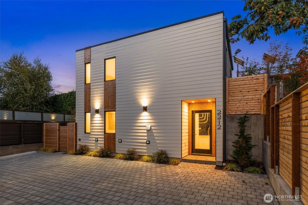 Photo of 2212 Broadway E, Seattle, WA 98102 (MLS # 2445089)