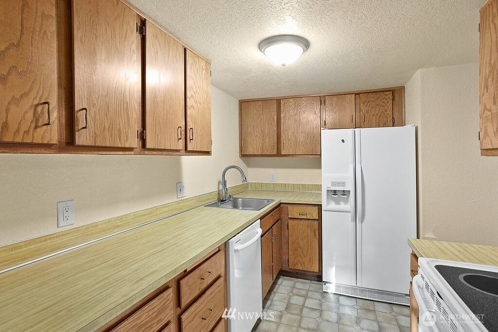 Photo of 14331 124th Avenue NE #C33, Kirkland, WA 98034 (MLS # 2525227)
