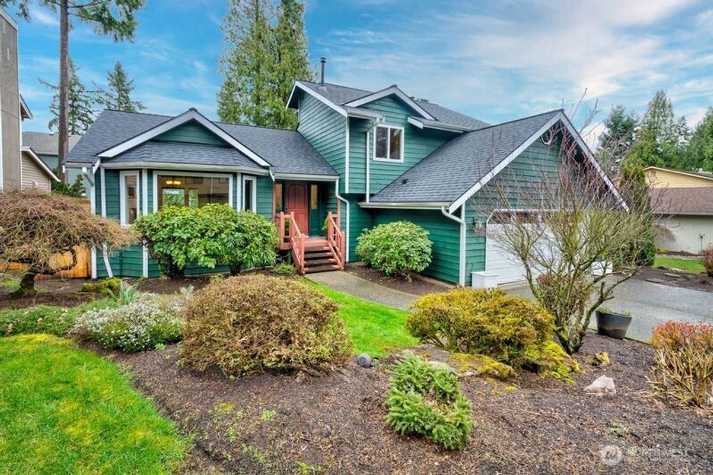 Photo of 12935 NE 71st Street, Kirkland, WA 98033 (MLS # 2498658)