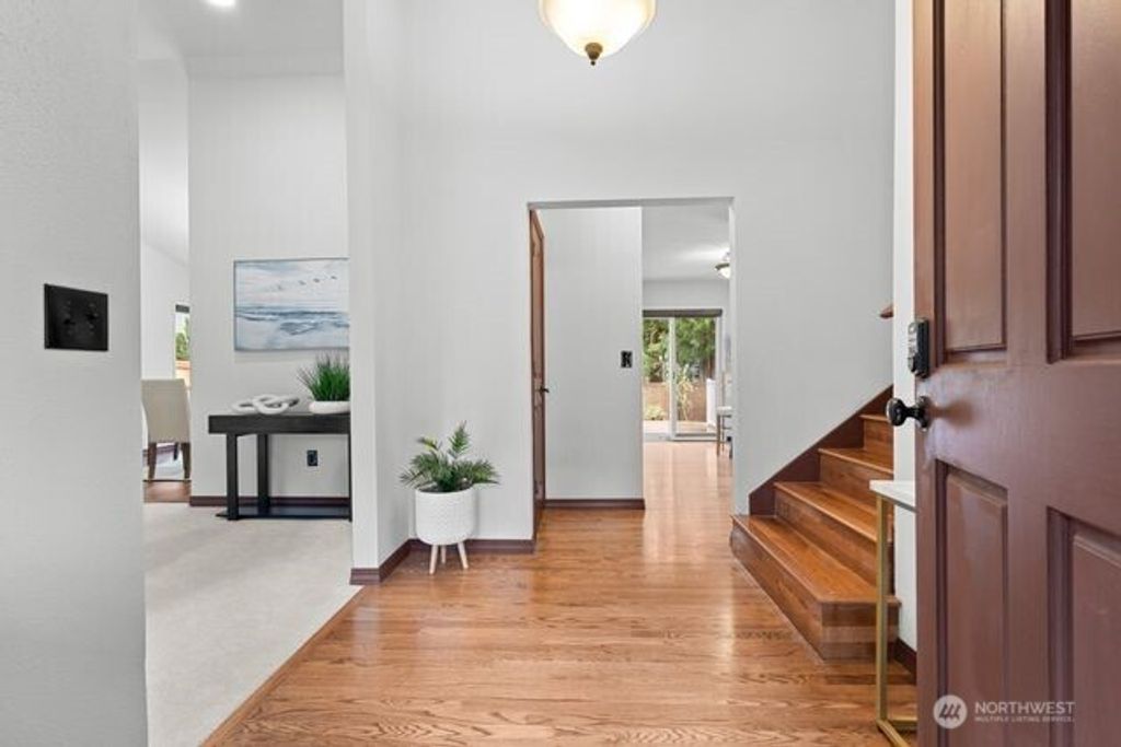 Photo of 12935 NE 71st Street, Kirkland, WA 98033 (MLS # 2498658)