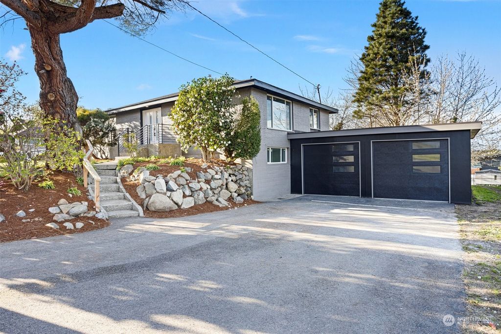 Photo of 604 S 17th Street, Renton, WA 98055 (MLS # 2218325)