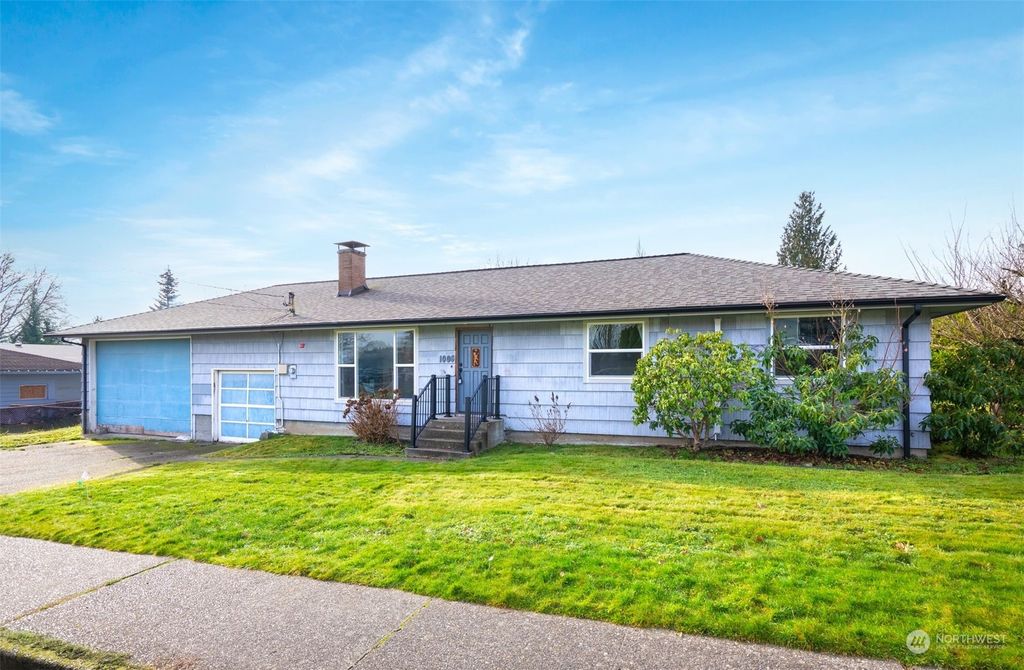 Photo of 1006 Pine Avenue, Snohomish, WA 98290 (MLS # 2322208)