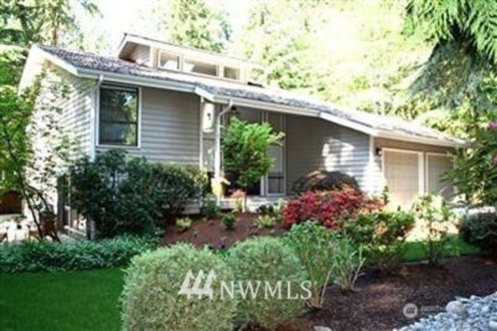 Photo of 21016 NE 33rd PL Pl, Sammamish, WA 98074 (MLS # 2499193)