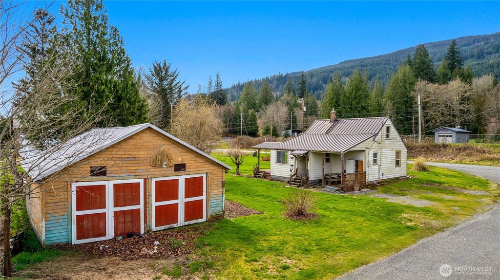 Photo of 321 Royer Street, Acme, WA 98220 (MLS # 2497674)