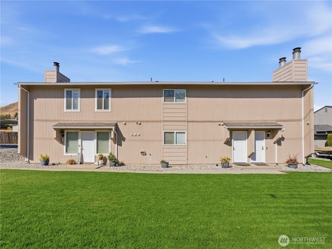 Photo of 128 S Western Avenue #1, Wenatchee, WA 98801 (MLS # 2576746)