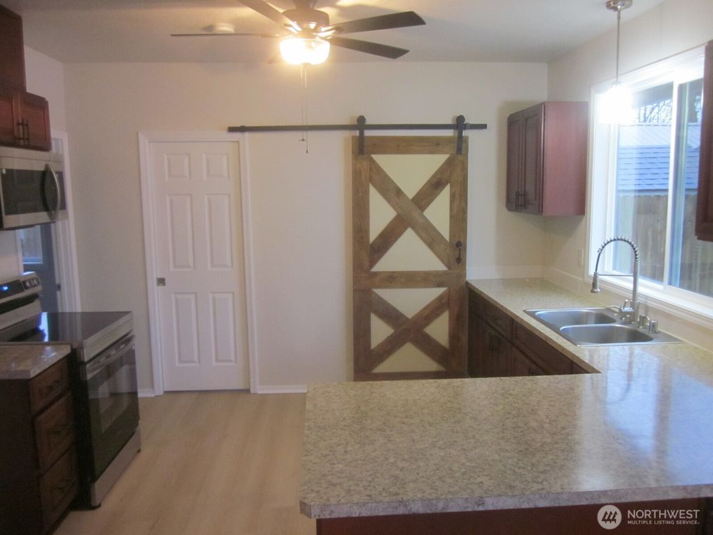 Photo of 506 S Maple Street, Kelso, WA 98626 (MLS # 2460675)