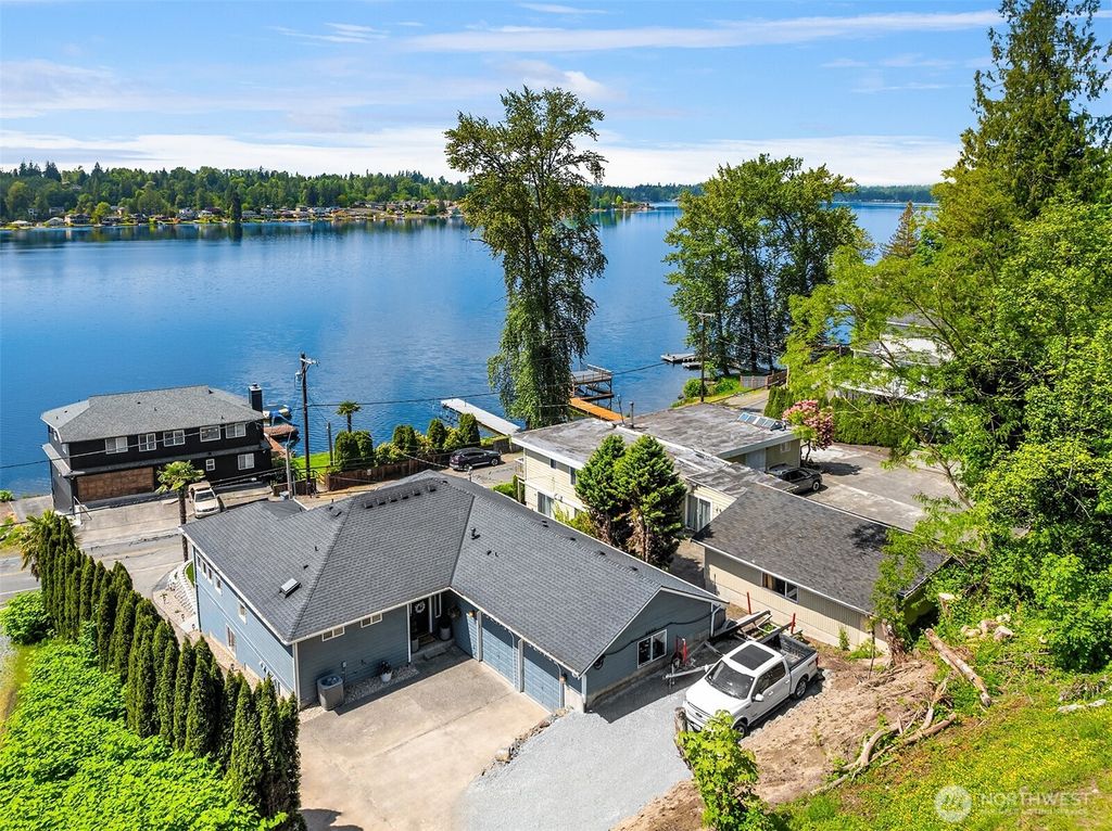 Photo of 423 S Lake Stevens Road, Lake Stevens, WA 98258 (MLS # 2529361)