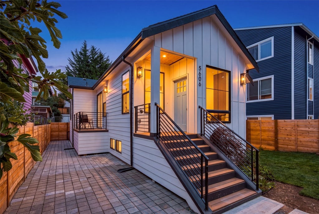 Photo of 5606 11th Avenue NE, Seattle, WA 98105 (MLS # 2587045)