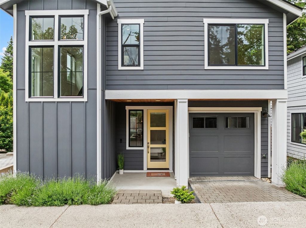 Photo of 11529 112th Court NE, Kirkland, WA 98033 (MLS # 2388012)