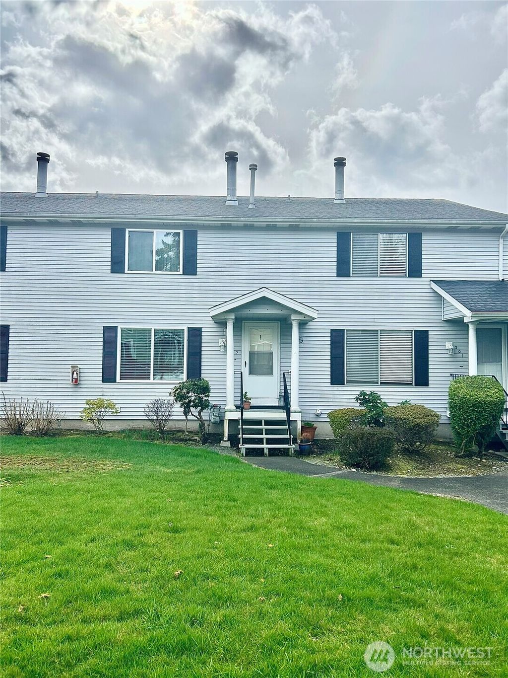 Photo of 303 S 325th Lane #22D, Federal Way, WA 98003 (MLS # 2491631)