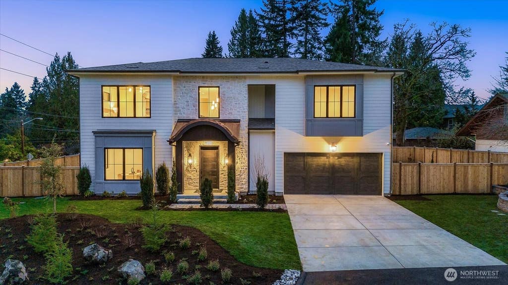 Photo of 10789 SE 10th Street, Bellevue, WA 98004 (MLS # 2548681)