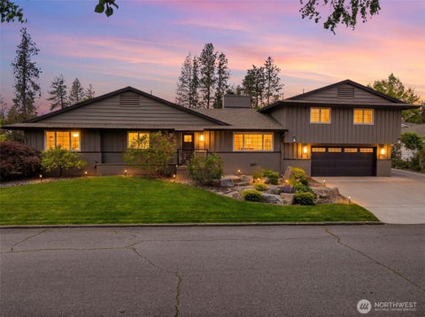 Photo of 1527 E Woodcliff Rd RD, Spokane, WA 99203 (MLS # 2540978)