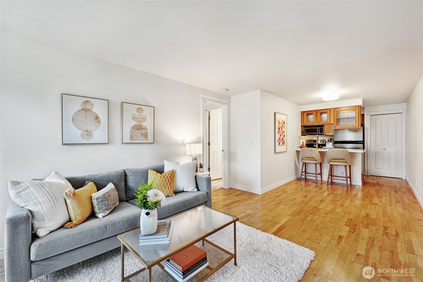 2200 Thorndyke Avenue W 402