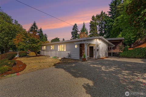 Photo of 2618 NE 9th St ST, Renton, WA 98056 (MLS # 2570286)