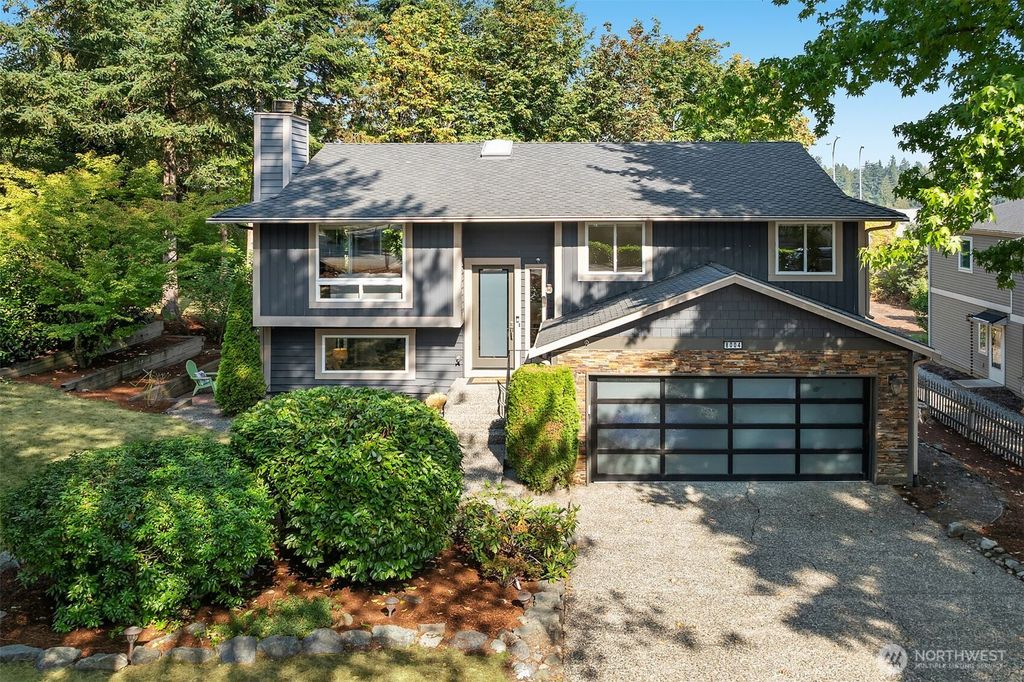 Photo of 8004 NE 28th Street, Hunts Point, WA 98004 (MLS # 2429631)