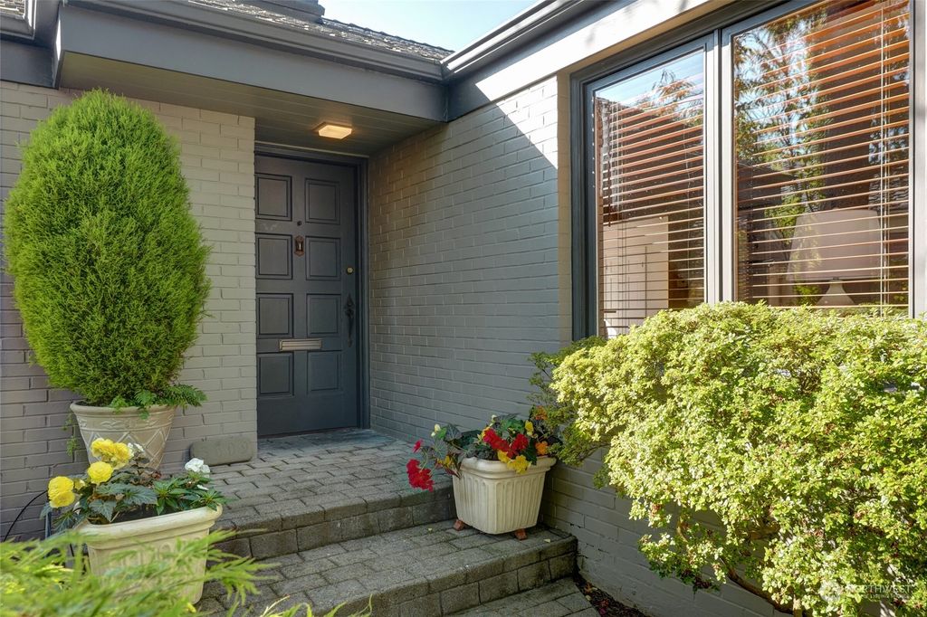 Photo of 3609 W Viewmont Way W, Seattle, WA 98199 (MLS # 1997070)