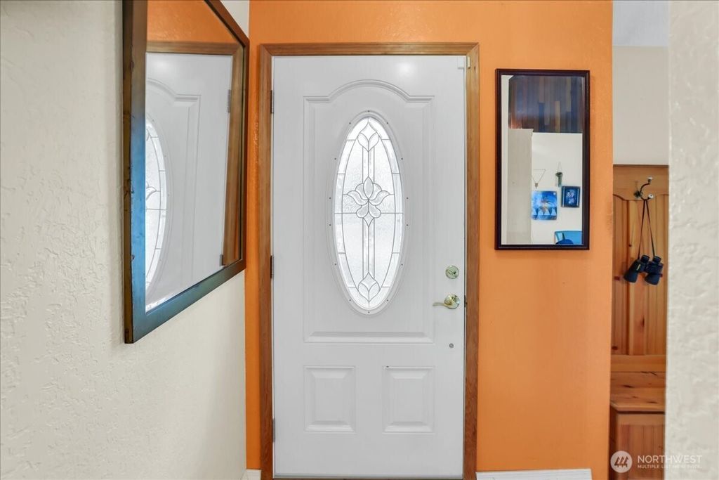 Photo of 13327 Beverly Park Road, Lynnwood, WA 98087 (MLS # 2462888)