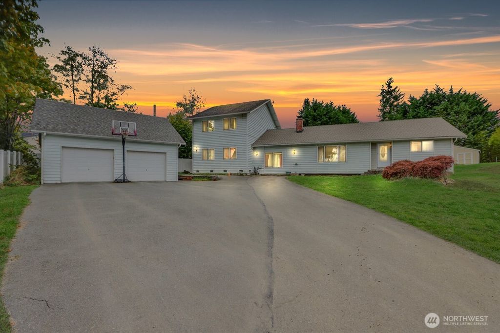 Photo of 13327 Beverly Park Road, Lynnwood, WA 98087 (MLS # 2462888)