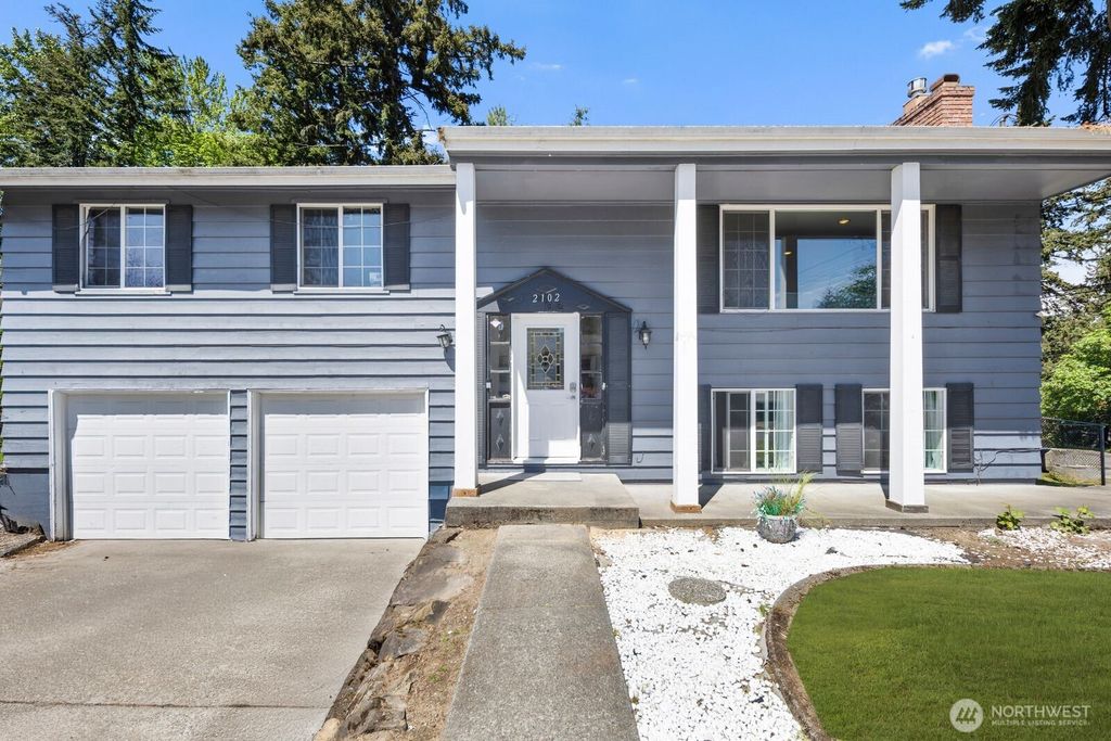 Photo of 2102 SW 322nd Street, Federal Way, WA 98023 (MLS # 2515494)
