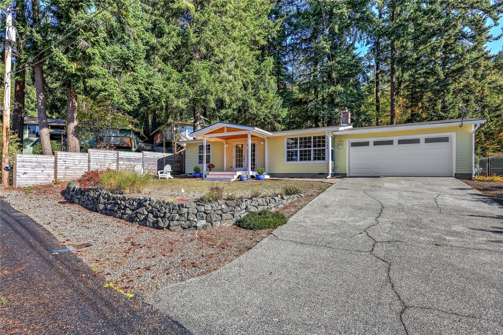 Photo of 17944 Thompson Place NE, Poulsbo, WA 98370 (MLS # 2579506)