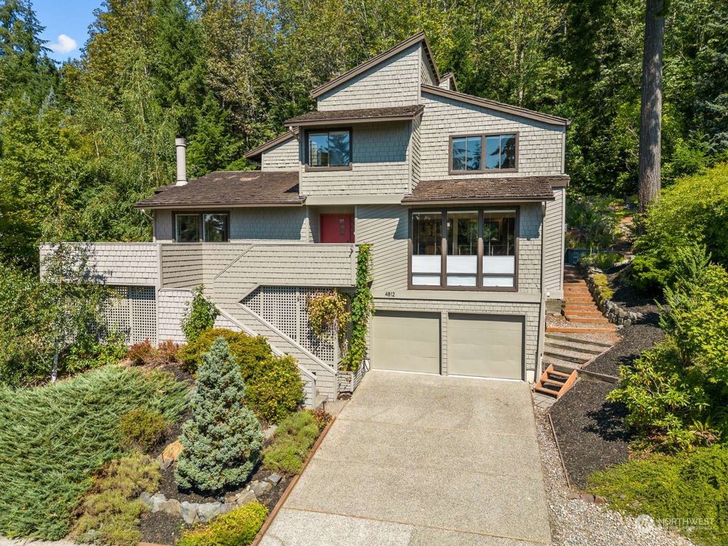 Photo of 4812 136th Place SE, Bellevue, WA 98006 (MLS # 1988987)
