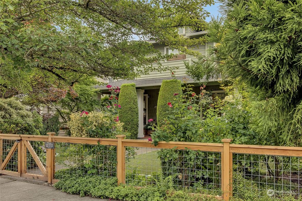 Photo of 1203 5th Street, Kirkland, WA 98033 (MLS # 2272596)